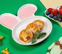 Детские сырники с клубничным муссом