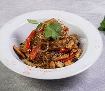 Фунчоза с индейкой и овощами