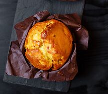 Маффин сливочный с брусникой