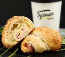 Круассан с ветчиной и сыром