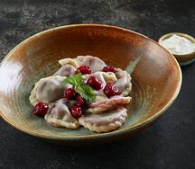 Вареники с вишней и сметаной