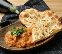 Баклажанная икра с пряным хлебом