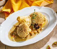 Жареные хинкали с соусом из белых грибов