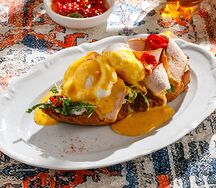 Яйца Бенедикт с индейкой