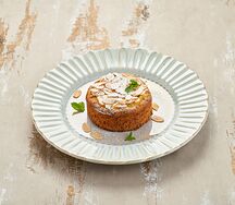 Теплый миндально-морковный пирог