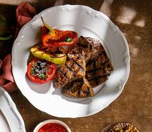 Печень теленка на гриле с овощами