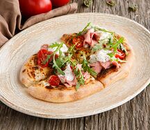 Лепешка с ростбифом и трюфельным кремом