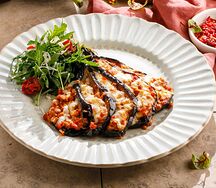 Веер из баклажана с ягненком и сыром