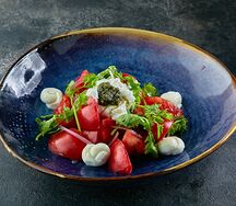 Салат из розовых томатов с мацони и зеленой аджикой