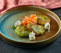 Оладьи из кабачков с лососем