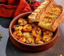 Креветки с чесноком и шафраном