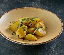 Золотистый картофель с луком