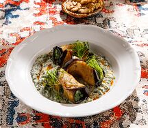 Рулеты из баклажанов в шпинатном соусе