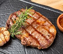 Стейк Рибай с имбирным соусом