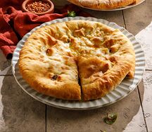 Осетинский пирог с картофелем, луком и сыром