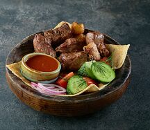 Шашлык из телячьей вырезки с ломтиками курдючного жира