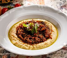 Хумус с бычьими хвостами