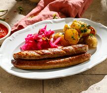 Домашние колбаски гриль из говядины с пикантным картофелем