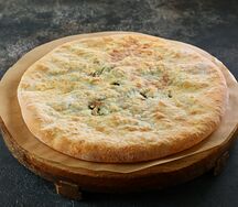 Хачапури со шпинатом и сыром сулугуни