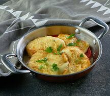 Жареный сыр сулугуни со свежими помидорами