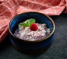 Творог с малиной