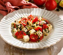 Салат из томатов и имеретинского сыра