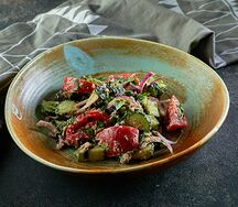 Овощной салат по-грузински с орехами