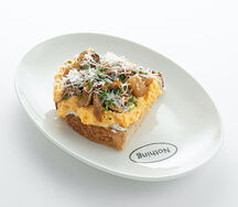 Грибной тост со скрэмблом и пармезаном