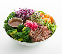 Боул со стейком и бурым рисом