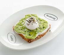 Авокадо тост c яйцом пашот на безглютеновом хлебе