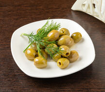 Зеленые оливки