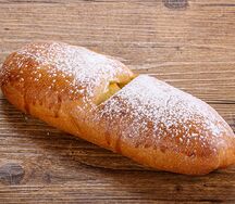 Булочка с маком и творогом