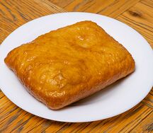 Пирожок жареный картошка с сосиской