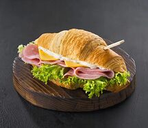 Круассан с ветчиной и сыром