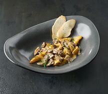 Сердечки куриные в сметане с картошечкой