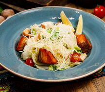 Цезарь с семгой гриль