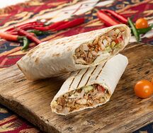 Шаурма на углях из курицы в обычном лаваше