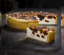 Чизкейк с брауни и карамелью