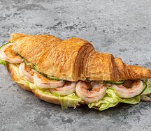 Круассан с креветкой