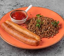 Колбаски с гречневой кашей