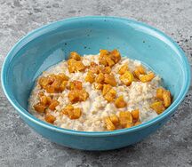 Каша овсяная с яблоками в карамели