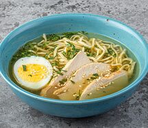 Суп куриный с лапшой