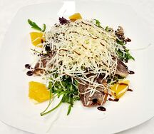 Утиная грудка с рукколой