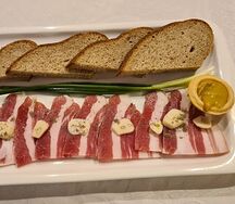 Сало с чесноком и перцем