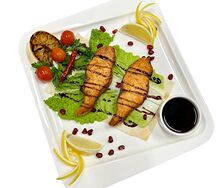 Семга обжаренная с овощами