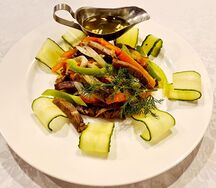 Язык говяжий с овощами