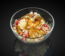Салат Цезарь с кальмаром и креветками