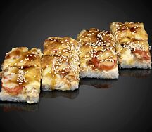 Суши-пицца с креветкой и кальмаром