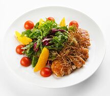 Теплый салат с курицей эдоко
