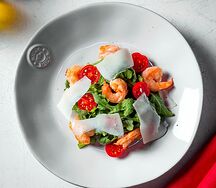Рукола с креветками